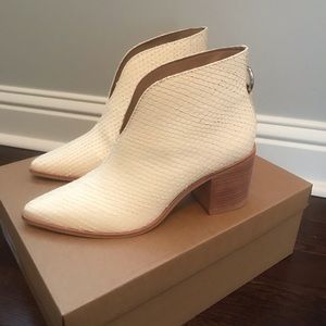 Kaanas White Bellone Booties Sz 7